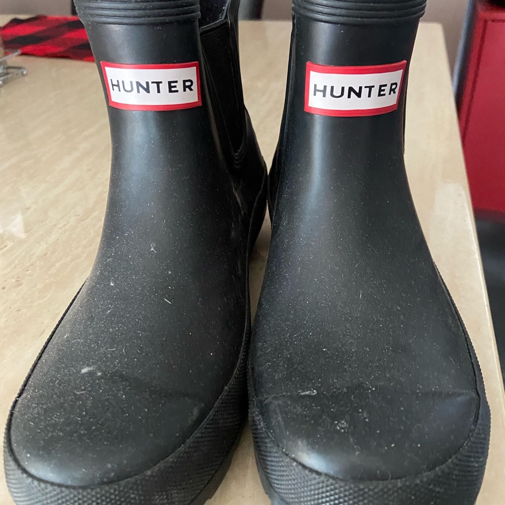 Not real HUNTERS! Size Medium (6-6.5)
